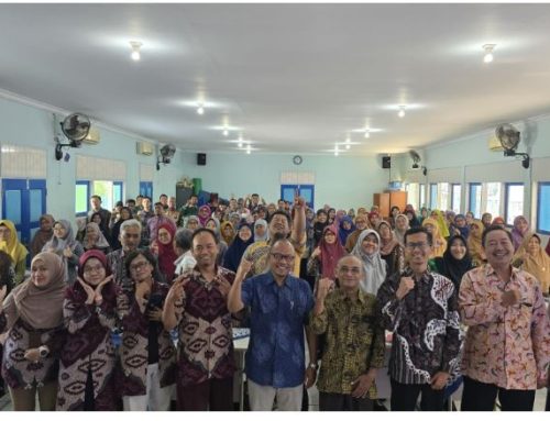 UNS Perkuat Kompetensi Guru Bahasa Inggris Sragen Melalui Workshop AI untuk Pengembangan Bahan Ajar Adaptif